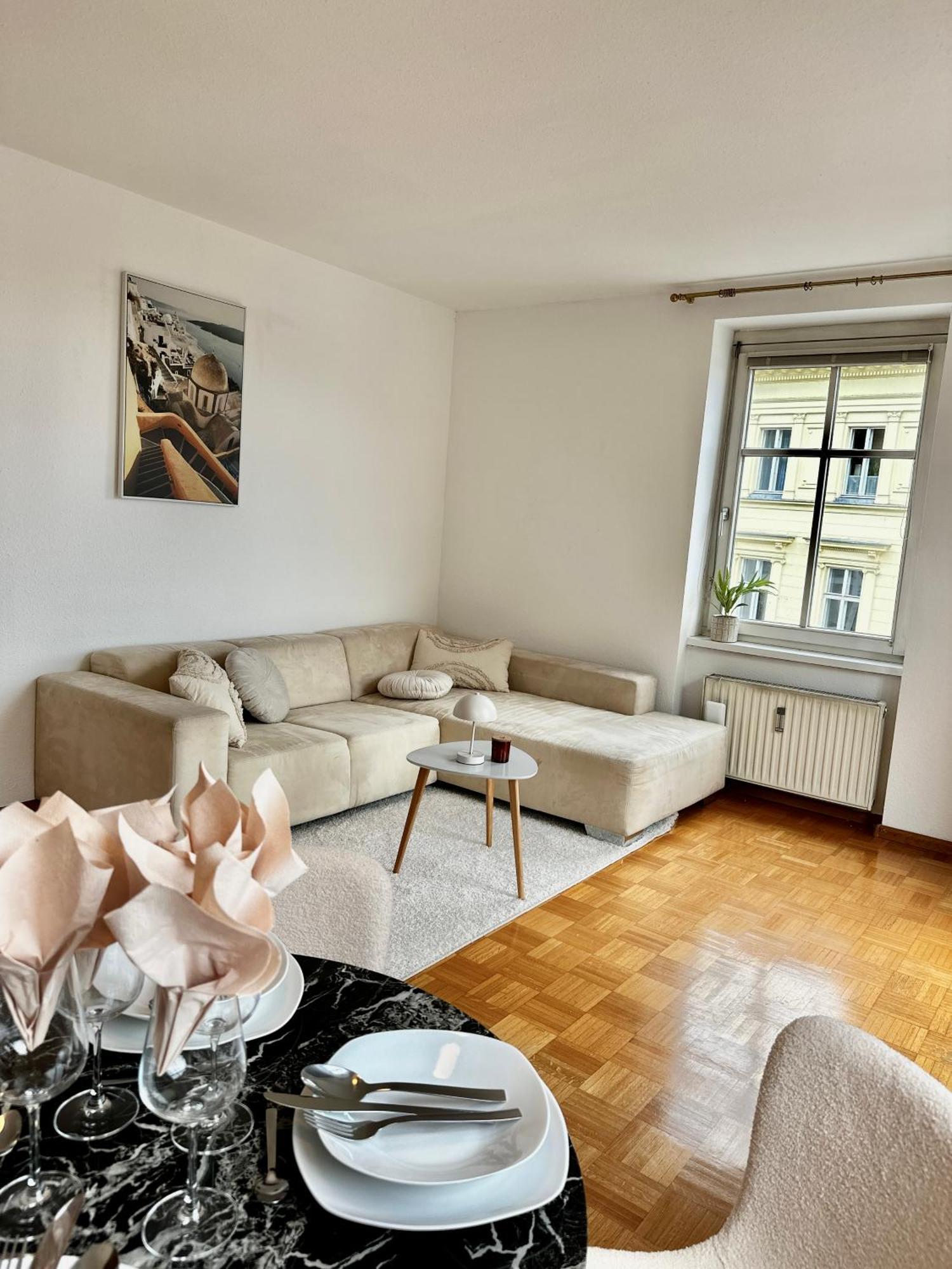 Ferienwohnung Mit Balkon Und Seeblick Bregenz Bagian luar foto