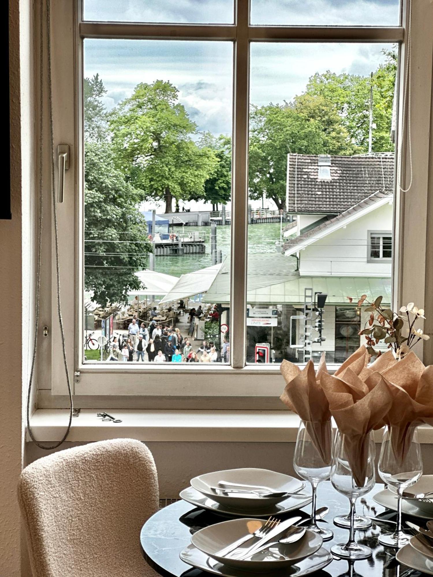 Ferienwohnung Mit Balkon Und Seeblick Bregenz Bagian luar foto