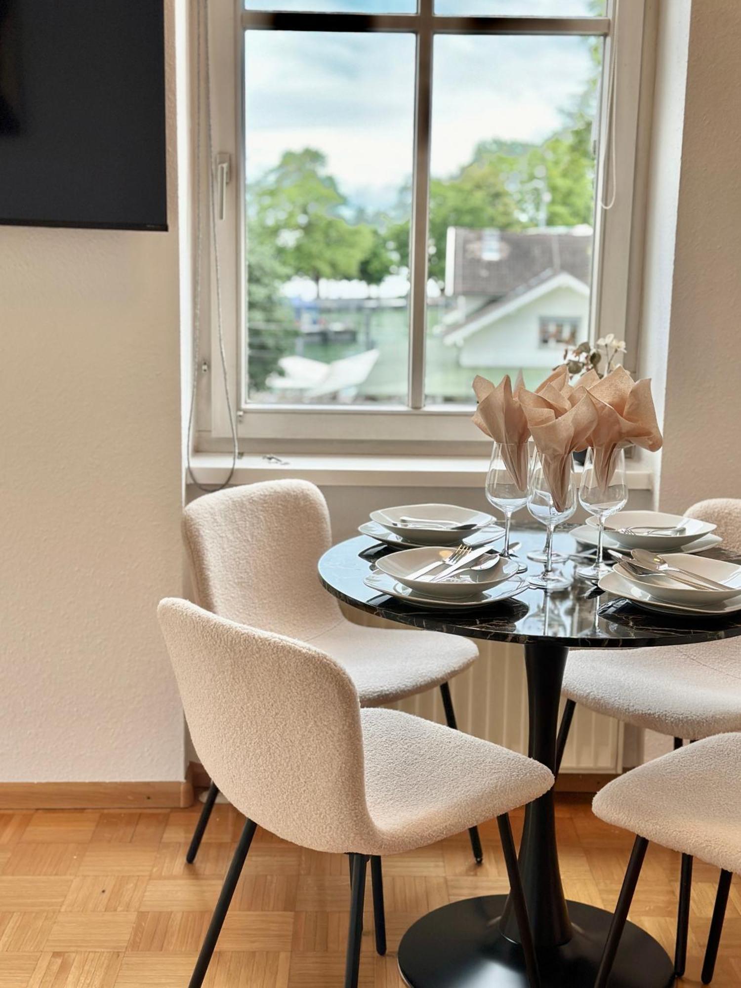 Ferienwohnung Mit Balkon Und Seeblick Bregenz Bagian luar foto