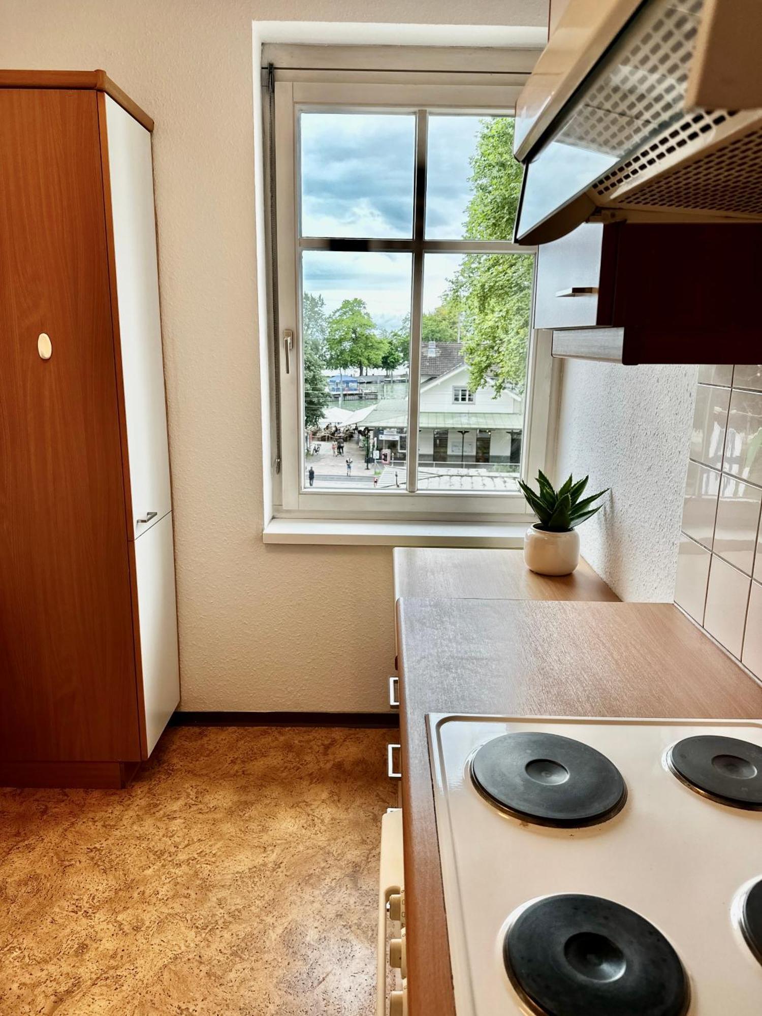 Ferienwohnung Mit Balkon Und Seeblick Bregenz Bagian luar foto