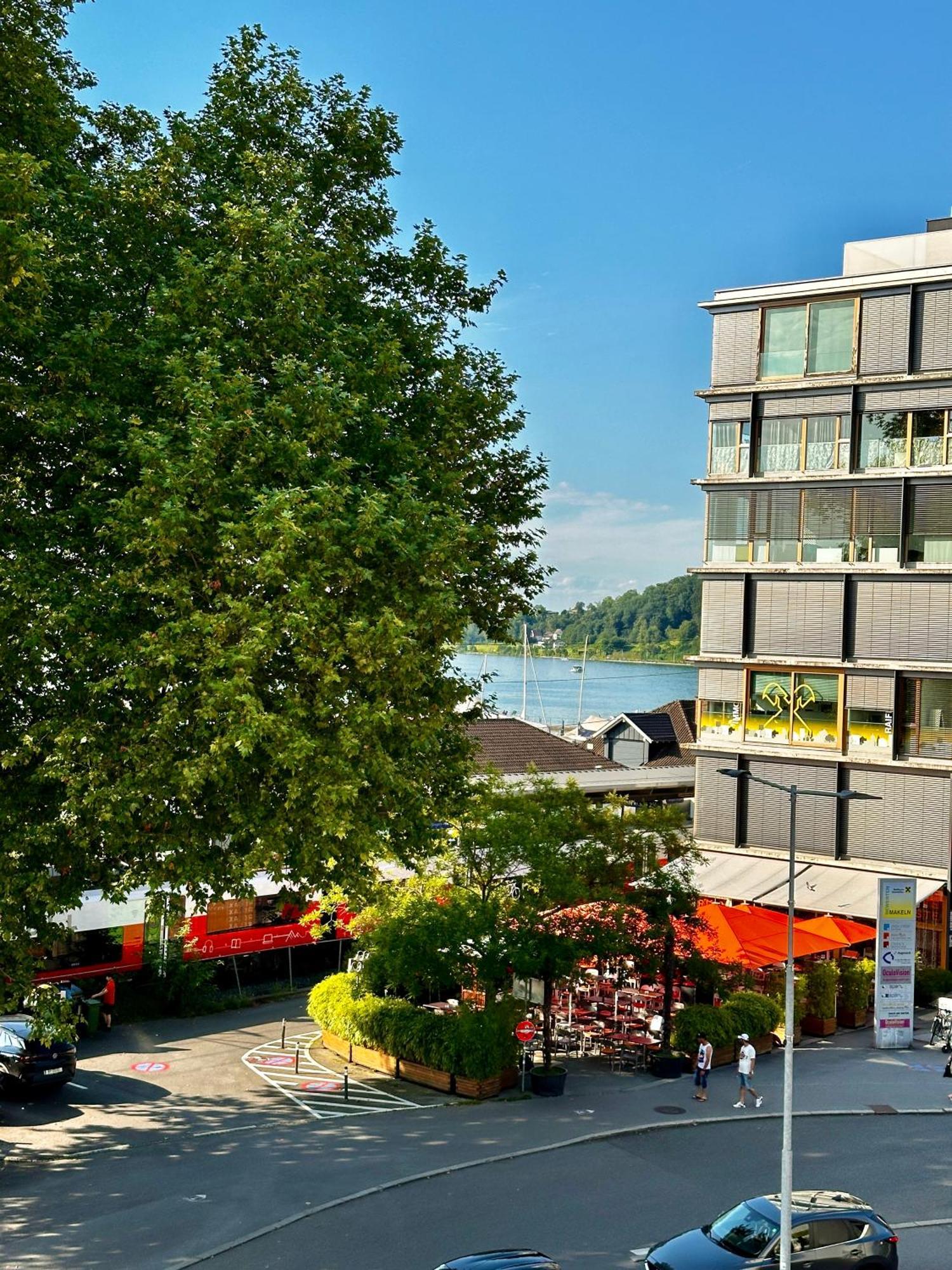 Ferienwohnung Mit Balkon Und Seeblick Bregenz Bagian luar foto