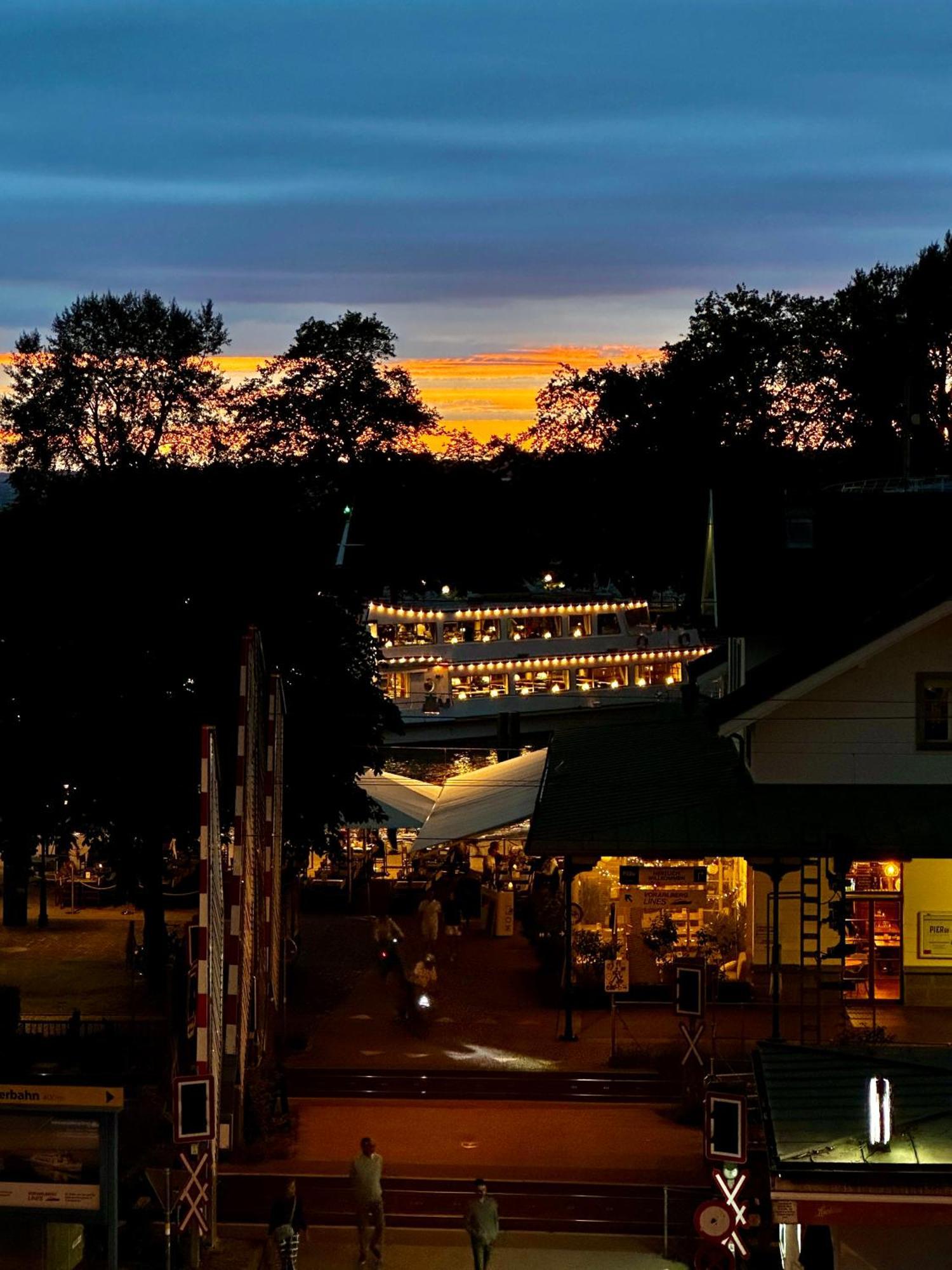 Ferienwohnung Mit Balkon Und Seeblick Bregenz Bagian luar foto